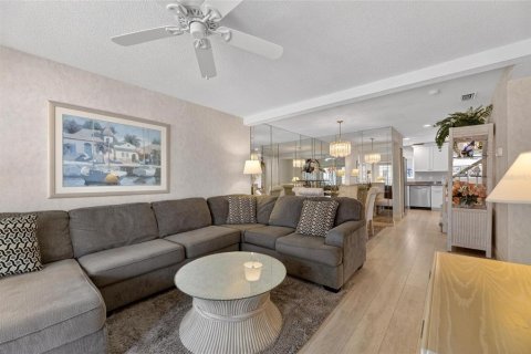 Touwnhouse à vendre à Redington Shores, Floride: 2 chambres, 114.92 m2 № 2147534 - photo 7