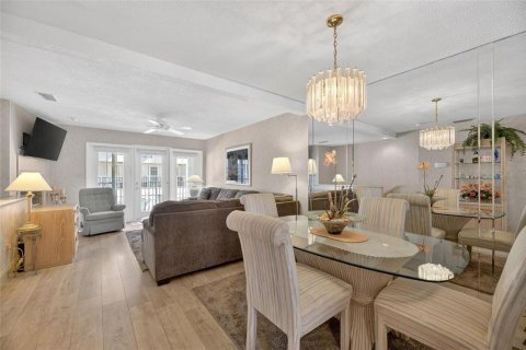 Touwnhouse à vendre à Redington Shores, Floride: 2 chambres, 114.92 m2 № 2147534 - photo 13