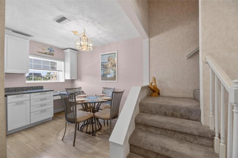 Touwnhouse à vendre à Redington Shores, Floride: 2 chambres, 114.92 m2 № 2147534 - photo 17