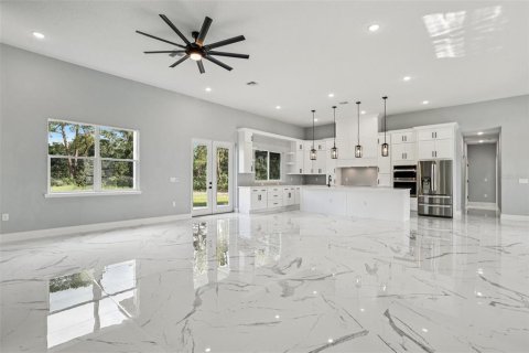 House in Eustis, Florida 4 bedrooms, 247.12 sq.m. № 1796772 - photo 11