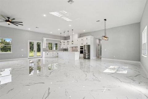 House in Eustis, Florida 4 bedrooms, 247.12 sq.m. № 1796772 - photo 18