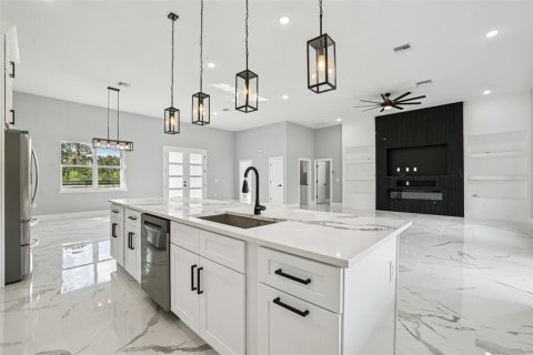House in Eustis, Florida 4 bedrooms, 247.12 sq.m. № 1796772 - photo 10