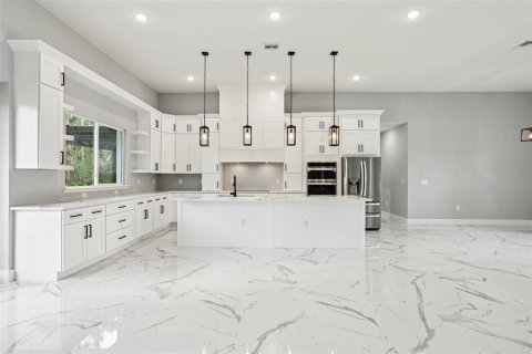 House in Eustis, Florida 4 bedrooms, 247.12 sq.m. № 1796772 - photo 19