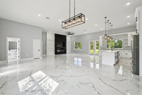 House in Eustis, Florida 4 bedrooms, 247.12 sq.m. № 1796772 - photo 17