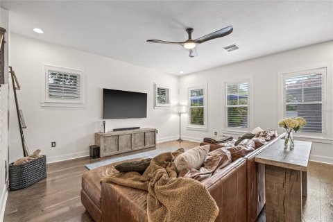House in Saint Petersburg, Florida 4 bedrooms, 296.45 sq.m. № 1785439 - photo 25