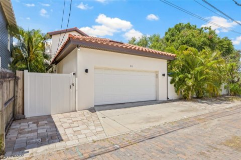 House in Saint Petersburg, Florida 4 bedrooms, 296.45 sq.m. № 1785439 - photo 30