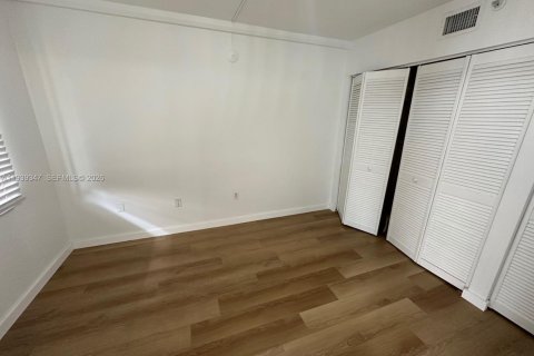 Condominio en alquiler en Miami, Florida, 3 dormitorios, 96.62 m2 № 1996970 - foto 7