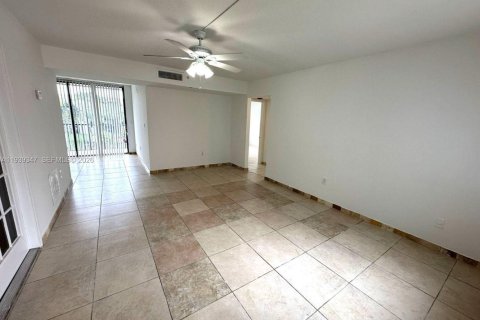 Condominio en alquiler en Miami, Florida, 3 dormitorios, 96.62 m2 № 1996970 - foto 12