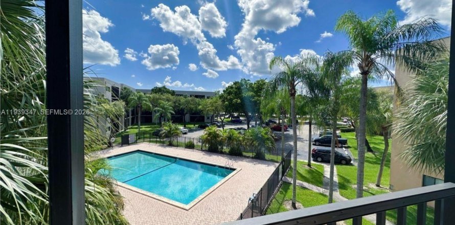 Condominio en Miami, Florida, 3 dormitorios № 1996970