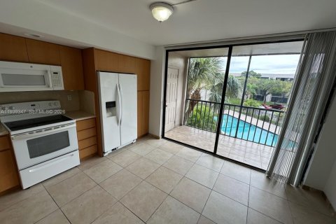 Condominio en alquiler en Miami, Florida, 3 dormitorios, 96.62 m2 № 1996970 - foto 4