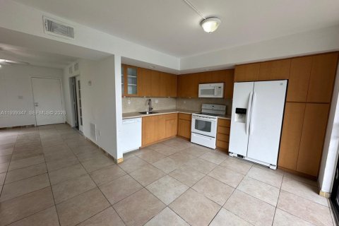 Condominio en alquiler en Miami, Florida, 3 dormitorios, 96.62 m2 № 1996970 - foto 5