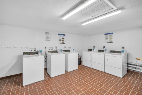 Copropriété à louer à Miami, Floride: 3 chambres, 96.62 m2 № 1996970 - photo 24