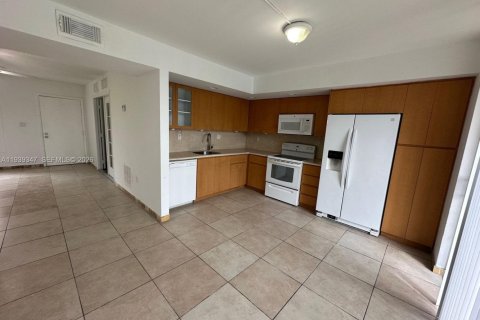 Condominio en alquiler en Miami, Florida, 3 dormitorios, 96.62 m2 № 1996970 - foto 3