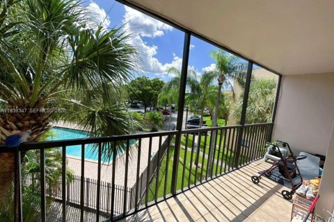 Condominio en alquiler en Miami, Florida, 3 dormitorios, 96.62 m2 № 1996970 - foto 14