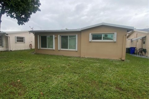 Villa ou maison à vendre à Margate, Floride: 2 chambres, 98.57 m2 № 1986880 - photo 3