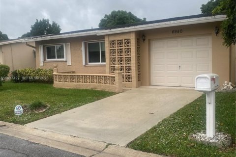 Villa ou maison à vendre à Margate, Floride: 2 chambres, 98.57 m2 № 1986880 - photo 2