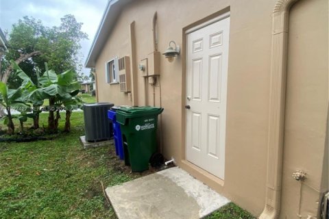 Casa en venta en Margate, Florida, 2 dormitorios, 98.57 m2 № 1986880 - foto 18