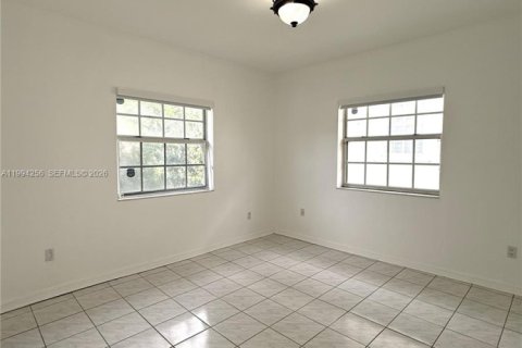 Apartamento en alquiler en Coral Gables, Florida, 2 dormitorios, 130.06 m2 № 2055883 - foto 11