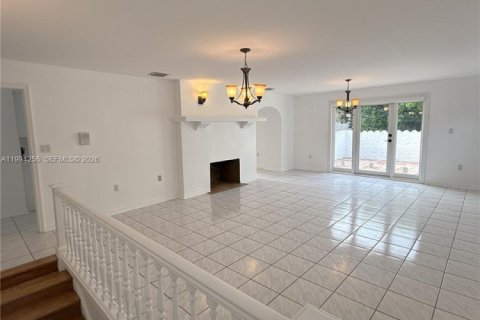 Apartamento en alquiler en Coral Gables, Florida, 2 dormitorios, 130.06 m2 № 2055883 - foto 3
