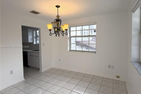 Apartamento en alquiler en Coral Gables, Florida, 2 dormitorios, 130.06 m2 № 2055883 - foto 8