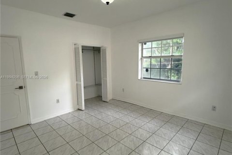 Apartamento en alquiler en Coral Gables, Florida, 2 dormitorios, 130.06 m2 № 2055883 - foto 12