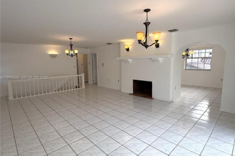 Apartamento en alquiler en Coral Gables, Florida, 2 dormitorios, 130.06 m2 № 2055883 - foto 4