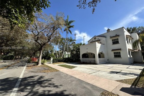 Apartamento en Coral Gables, Florida 2 dormitorios, 130.06 m2 № 2055883