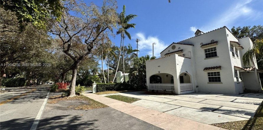 Apartamento en Coral Gables, Florida 2 dormitorios, 130.06 m2 № 2055883