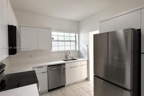 Apartamento en alquiler en Coral Gables, Florida, 2 dormitorios, 130.06 m2 № 2055883 - foto 10