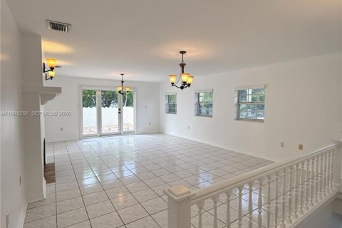 Apartamento en alquiler en Coral Gables, Florida, 2 dormitorios, 130.06 m2 № 2055883 - foto 2