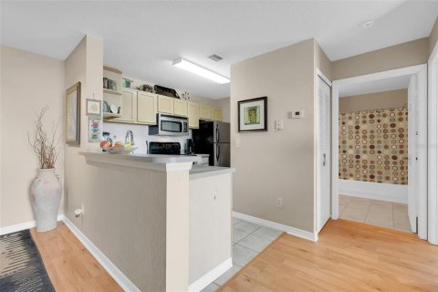 Condo in Orlando, Florida, 2 bedrooms  № 1916313 - photo 10