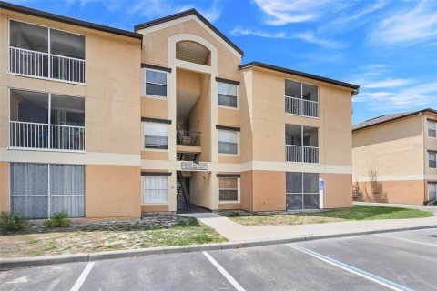 Condo in Orlando, Florida, 2 bedrooms  № 1916313 - photo 1