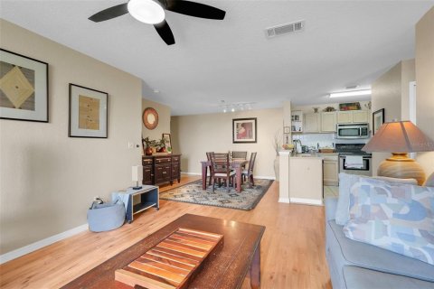 Condo in Orlando, Florida, 2 bedrooms  № 1916313 - photo 9