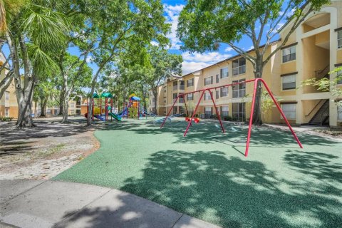 Condo in Orlando, Florida, 2 bedrooms  № 1916313 - photo 27