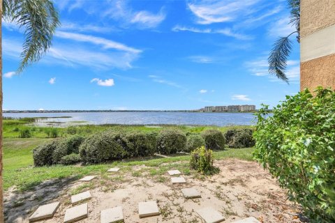 Condo in Orlando, Florida, 2 bedrooms  № 1916313 - photo 22