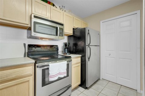 Condo in Orlando, Florida, 2 bedrooms  № 1916313 - photo 12