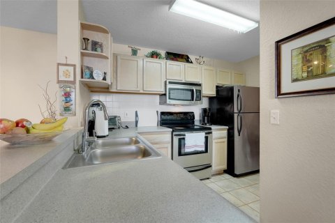 Condo in Orlando, Florida, 2 bedrooms  № 1916313 - photo 11