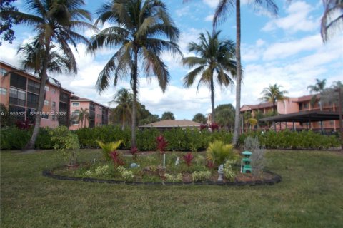 Copropriété à louer à Pembroke Pines, Floride: 2 chambres, 95.88 m2 № 2018131 - photo 2