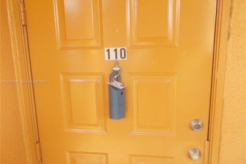 Copropriété à louer à Pembroke Pines, Floride: 2 chambres, 95.88 m2 № 2018131 - photo 13