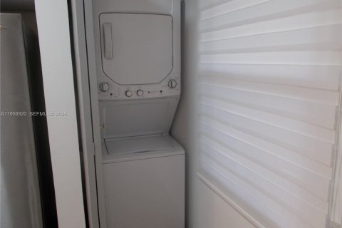 Copropriété à louer à Pembroke Pines, Floride: 2 chambres, 95.88 m2 № 2018131 - photo 21