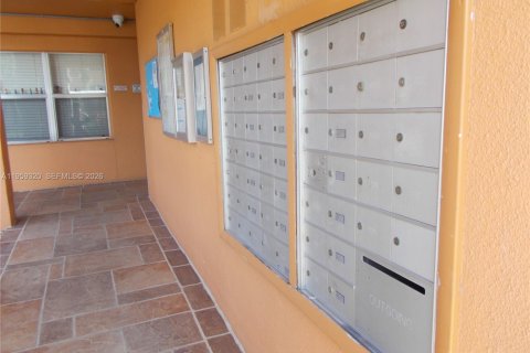 Copropriété à louer à Pembroke Pines, Floride: 2 chambres, 95.88 m2 № 2018131 - photo 9