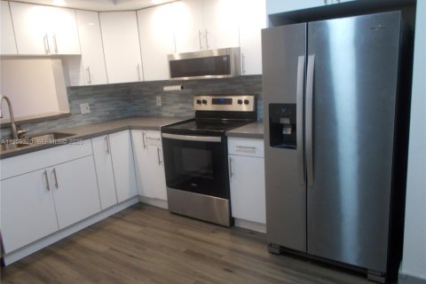 Copropriété à louer à Pembroke Pines, Floride: 2 chambres, 95.88 m2 № 2018131 - photo 19