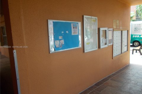 Copropriété à louer à Pembroke Pines, Floride: 2 chambres, 95.88 m2 № 2018131 - photo 7