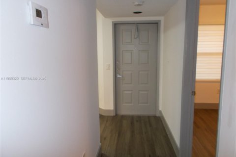 Copropriété à louer à Pembroke Pines, Floride: 2 chambres, 95.88 m2 № 2018131 - photo 14