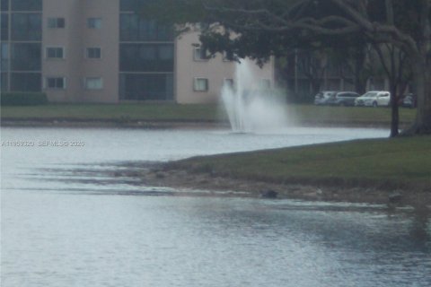 Copropriété à louer à Pembroke Pines, Floride: 2 chambres, 95.88 m2 № 2018131 - photo 4
