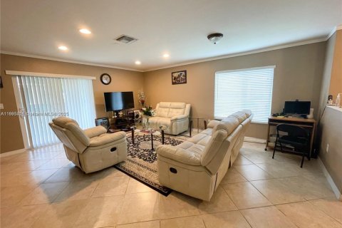 Townhouse in Tamarac, Florida 3 bedrooms, 138.05 sq.m. № 1948648 - photo 4