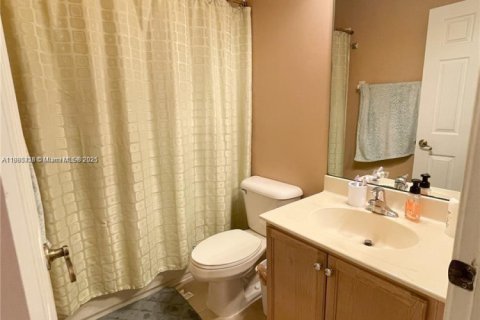 Townhouse in Tamarac, Florida 3 bedrooms, 138.05 sq.m. № 1948648 - photo 6