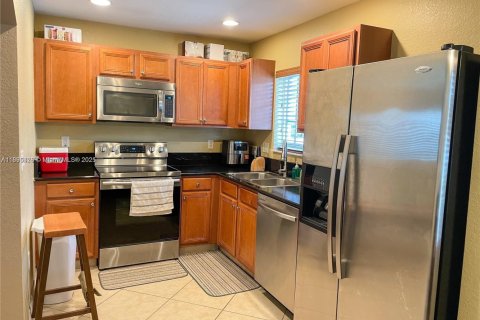 Townhouse in Tamarac, Florida 3 bedrooms, 138.05 sq.m. № 1948648 - photo 2