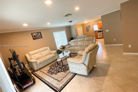 Townhouse in Tamarac, Florida 3 bedrooms, 138.05 sq.m. № 1948648 - photo 5