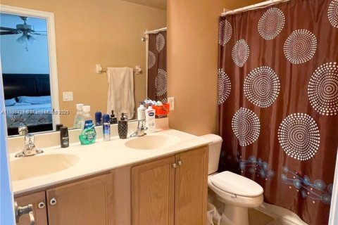 Townhouse in Tamarac, Florida 3 bedrooms, 138.05 sq.m. № 1948648 - photo 8